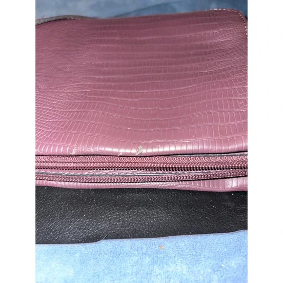 Simply Vera Vera Wang Burgundy Embossed Crossbody Bag Chain Strap Zip Pockets - Picture 6 of 6